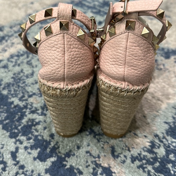 BRAND NEW. NEVER WORN. Beautiful soft pink wedges. - Picture 4 of 4